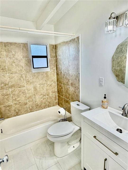 En Venta: $299,000 (2 camas, 1 baños, 888 Pies cuadrados)