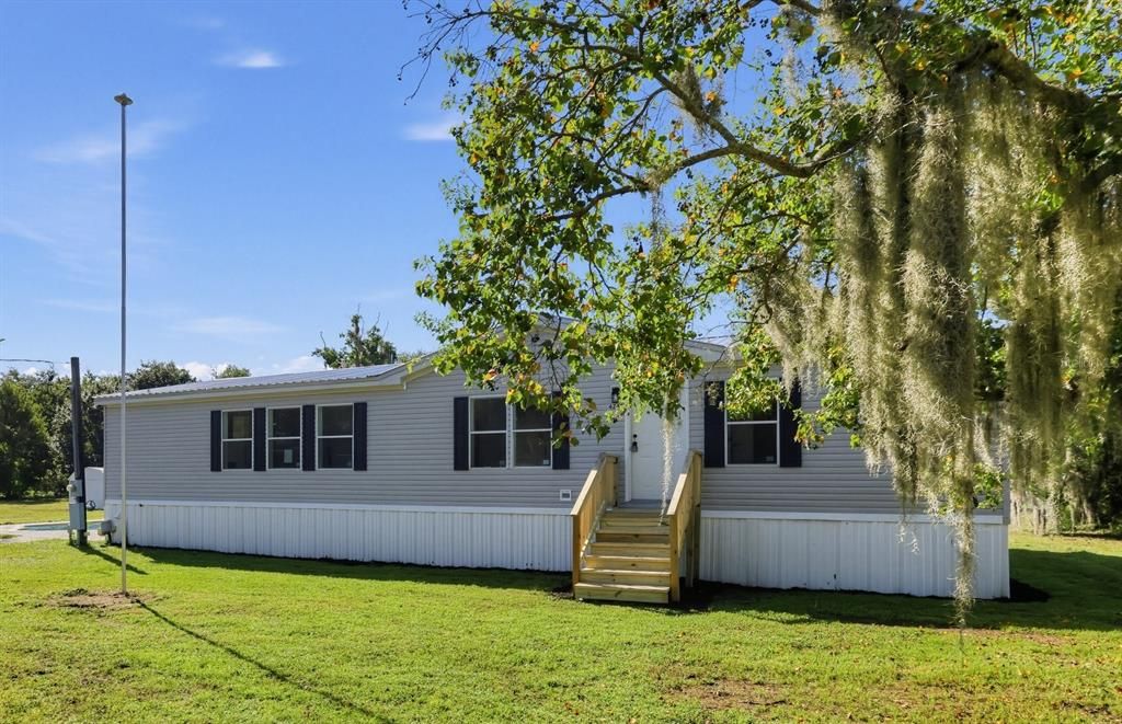 For Sale: $329,900 (3 beds, 2 baths, 1620 Square Feet)