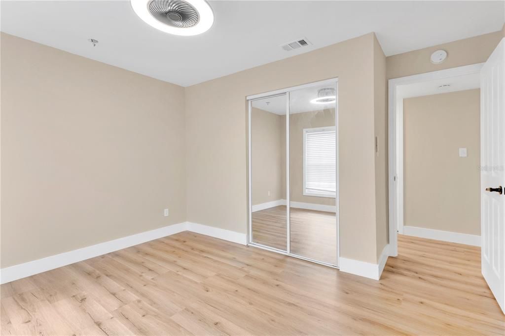 For Sale: $185,000 (2 beds, 2 baths, 870 Square Feet)