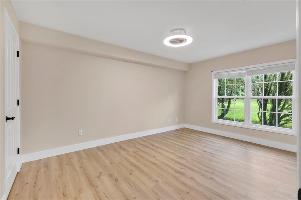 For Sale: $185,000 (2 beds, 2 baths, 870 Square Feet)