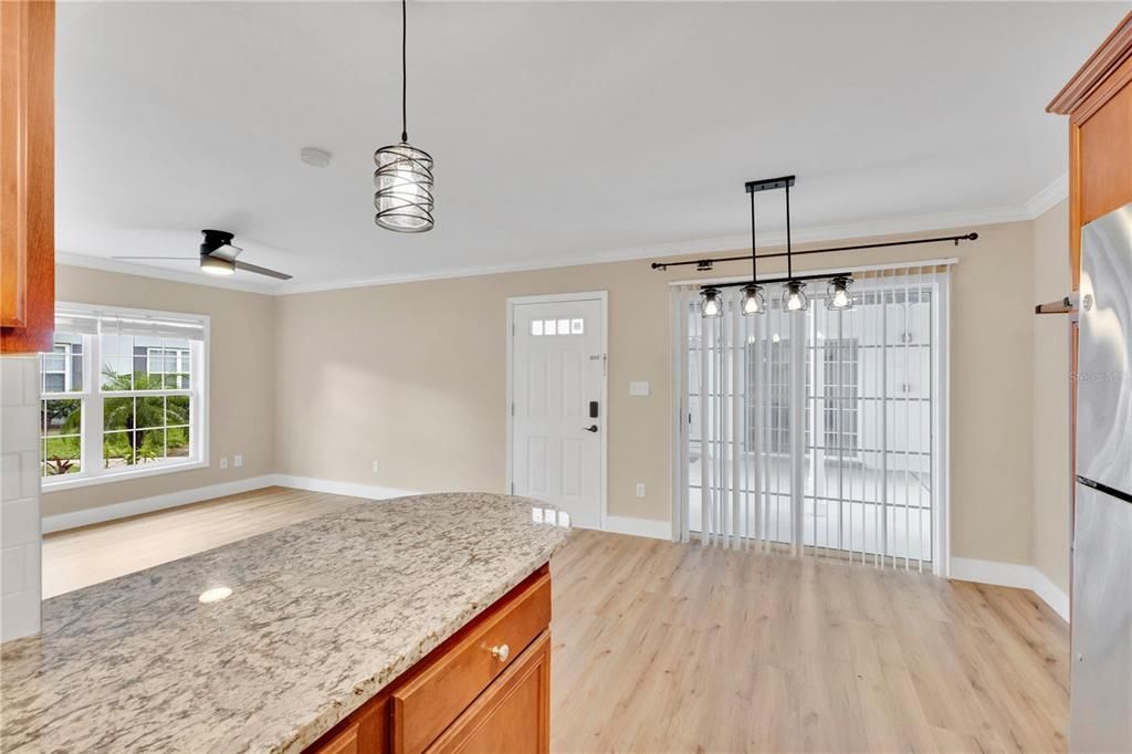 For Sale: $185,000 (2 beds, 2 baths, 870 Square Feet)