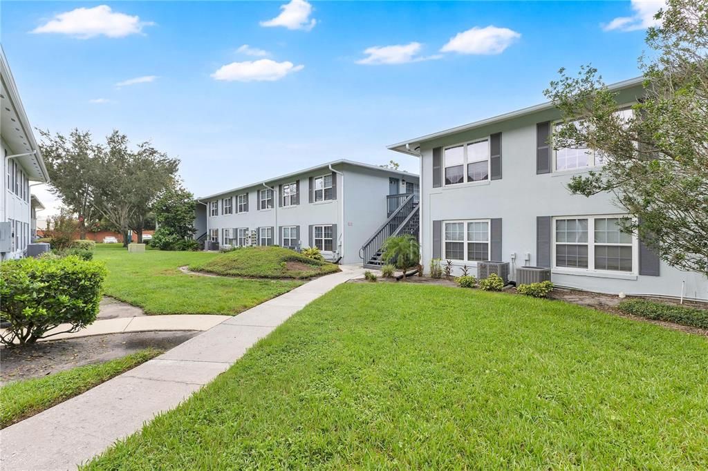 For Sale: $185,000 (2 beds, 2 baths, 870 Square Feet)