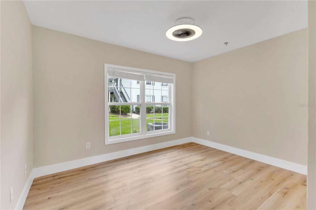 For Sale: $185,000 (2 beds, 2 baths, 870 Square Feet)
