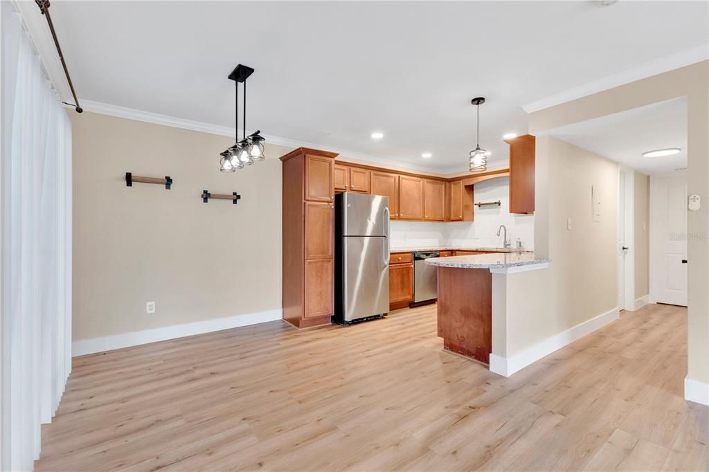 For Sale: $185,000 (2 beds, 2 baths, 870 Square Feet)