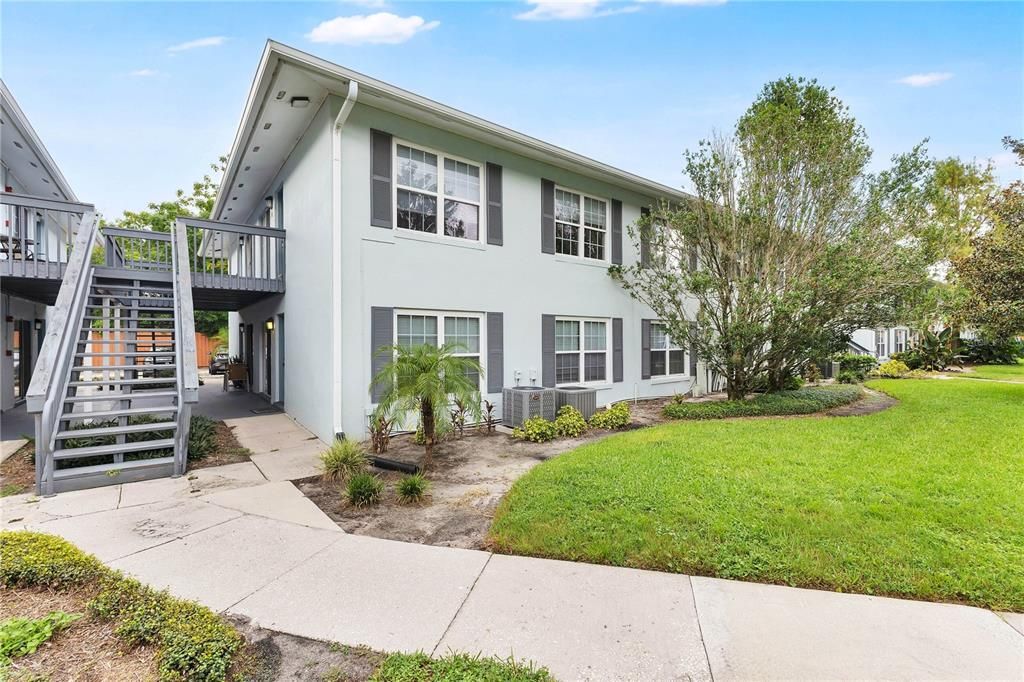 For Sale: $185,000 (2 beds, 2 baths, 870 Square Feet)