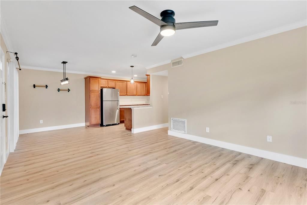 For Sale: $185,000 (2 beds, 2 baths, 870 Square Feet)