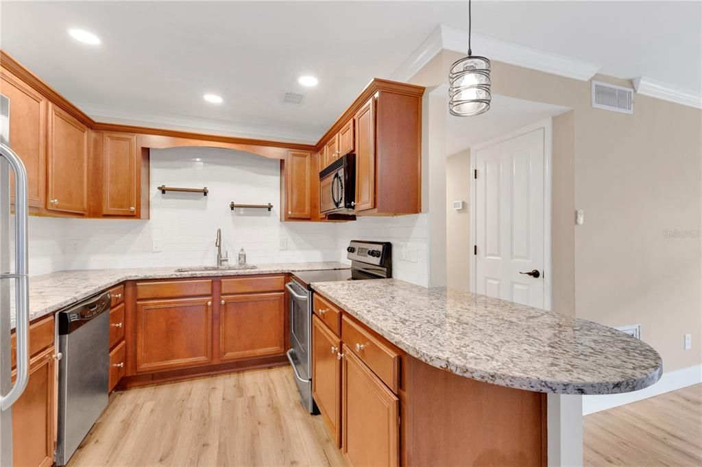 For Sale: $185,000 (2 beds, 2 baths, 870 Square Feet)