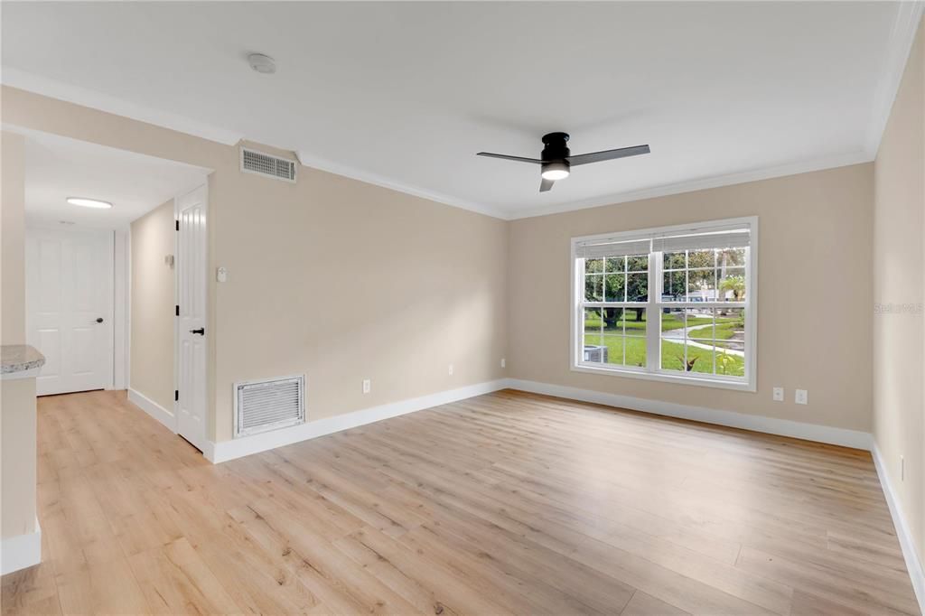 For Sale: $185,000 (2 beds, 2 baths, 870 Square Feet)