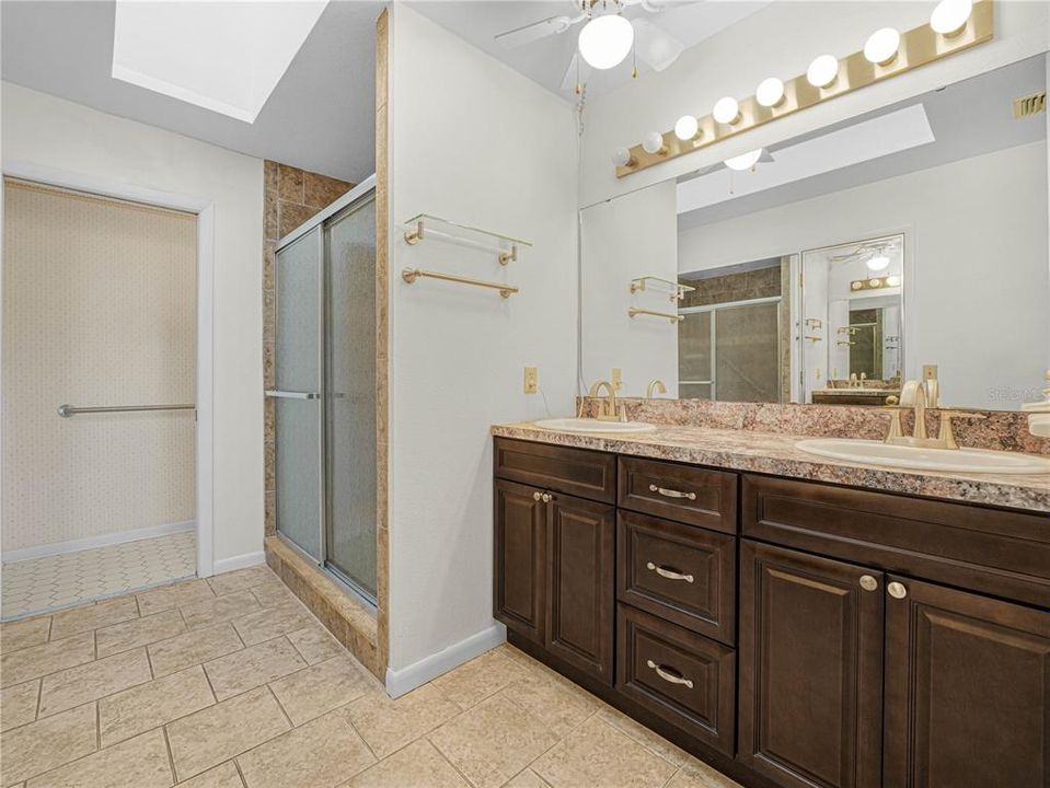 For Sale: $210,000 (2 beds, 2 baths, 1561 Square Feet)