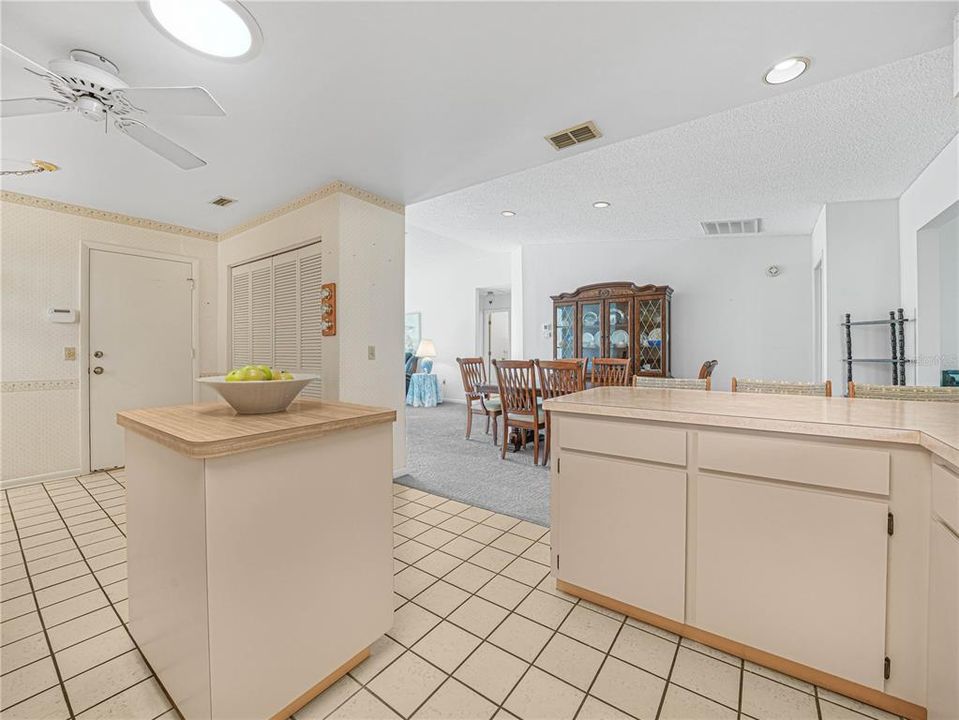 For Sale: $210,000 (2 beds, 2 baths, 1561 Square Feet)