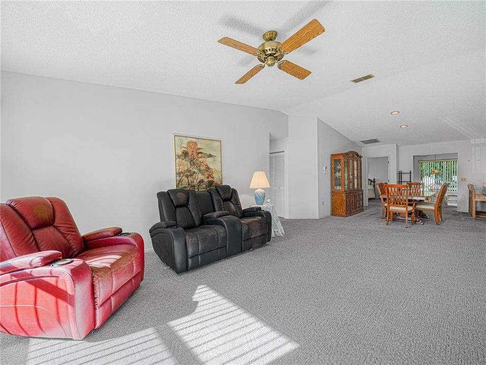 For Sale: $210,000 (2 beds, 2 baths, 1561 Square Feet)