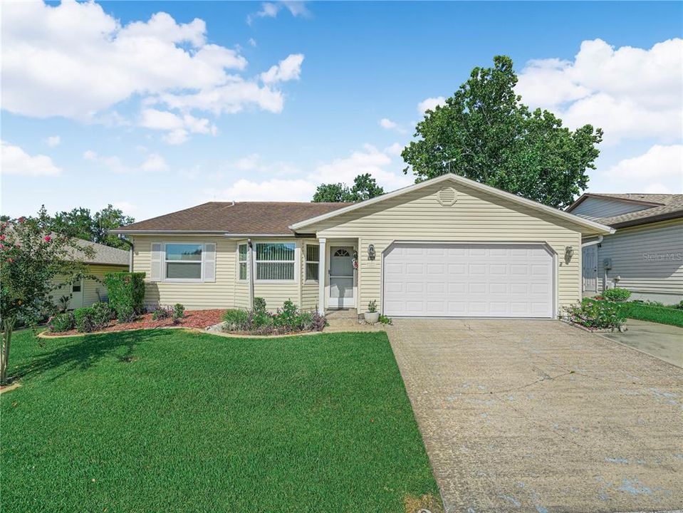 For Sale: $210,000 (2 beds, 2 baths, 1561 Square Feet)