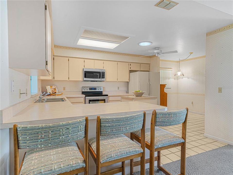 For Sale: $210,000 (2 beds, 2 baths, 1561 Square Feet)