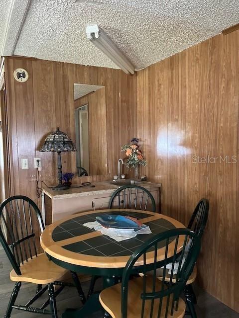 For Sale: $135,000 (2 beds, 2 baths, 1380 Square Feet)