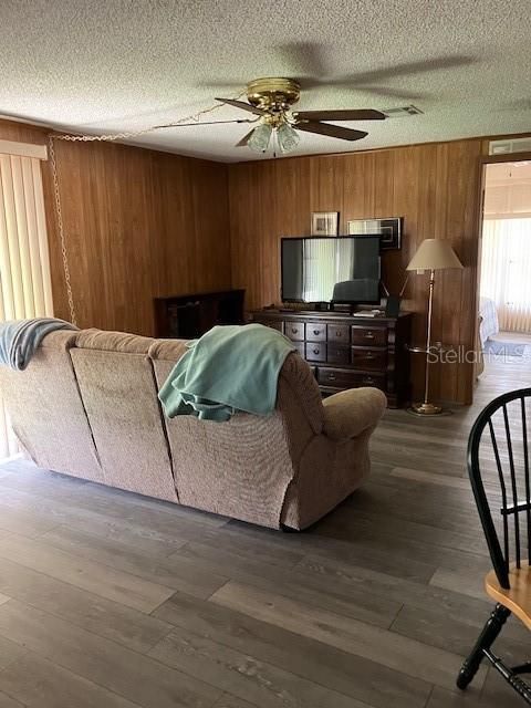 For Sale: $135,000 (2 beds, 2 baths, 1380 Square Feet)