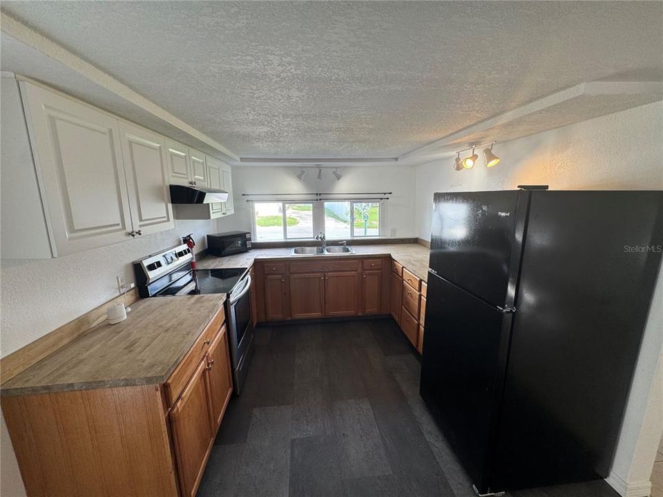 For Sale: $169,000 (2 beds, 1 baths, 700 Square Feet)