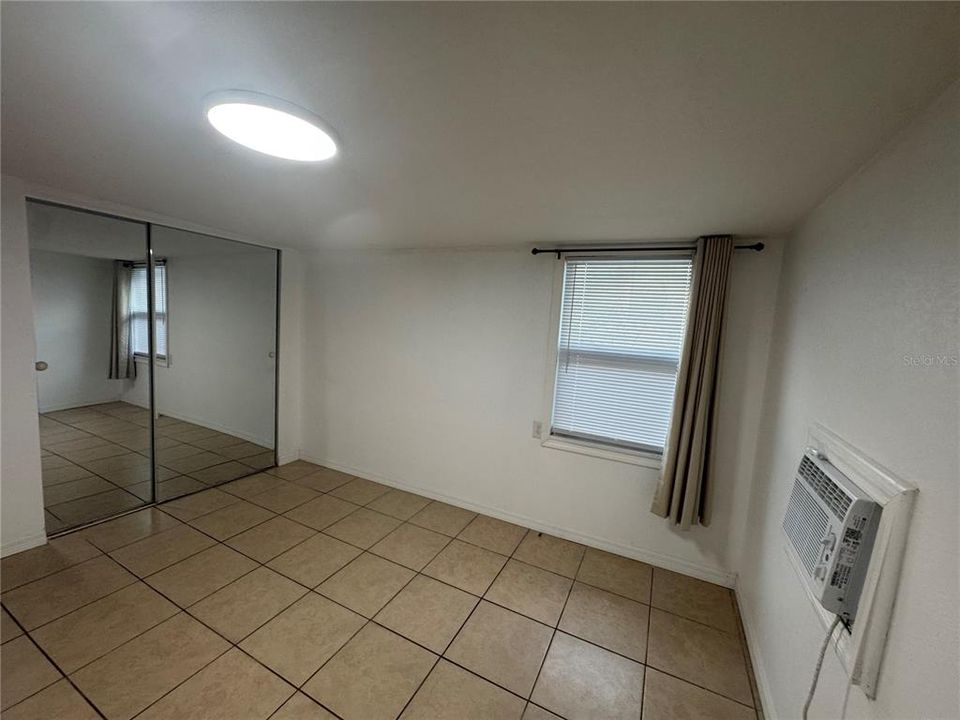 For Sale: $169,000 (2 beds, 1 baths, 700 Square Feet)