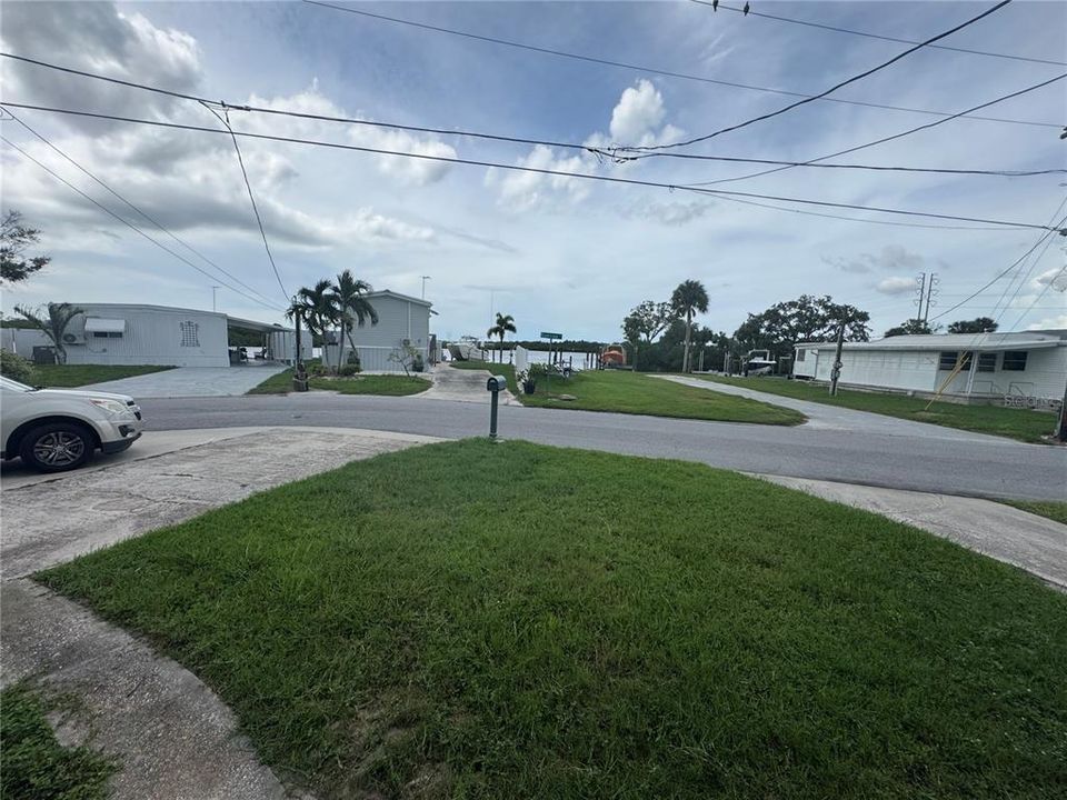 For Sale: $169,000 (2 beds, 1 baths, 700 Square Feet)