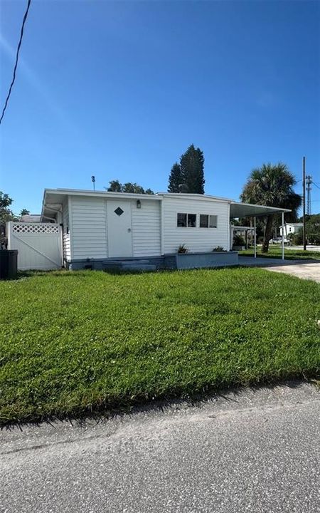 For Sale: $169,000 (2 beds, 1 baths, 700 Square Feet)