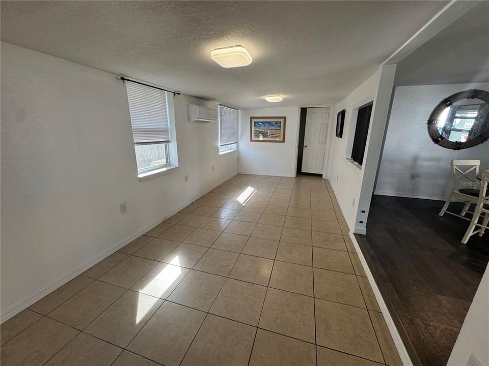 For Sale: $169,000 (2 beds, 1 baths, 700 Square Feet)