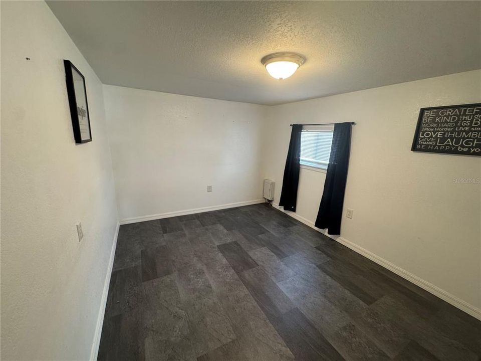 For Sale: $169,000 (2 beds, 1 baths, 700 Square Feet)