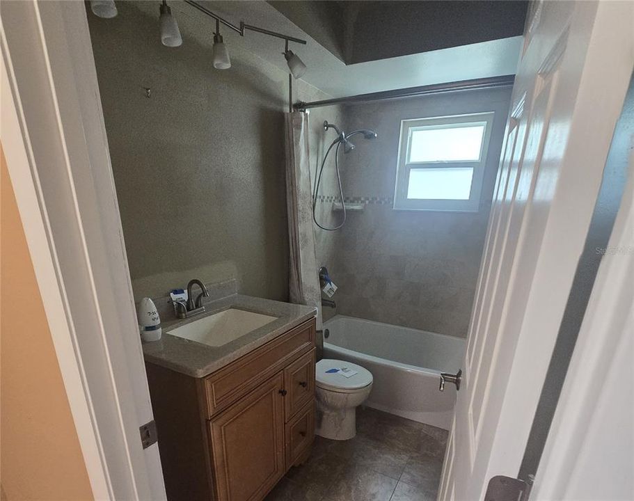 En Venta: $329,000 (3 camas, 2 baños, 1408 Pies cuadrados)