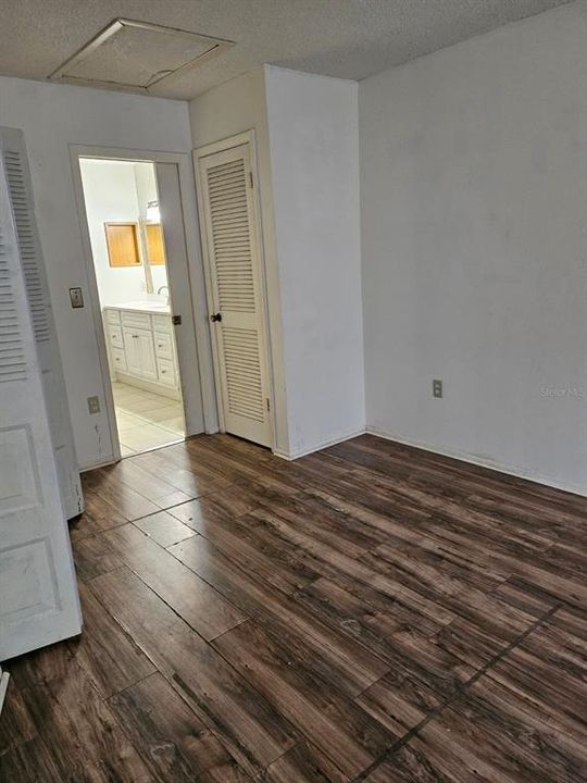 На продажу: $76,900 (2 спален, 1 ванн, 894 Квадратных фут)