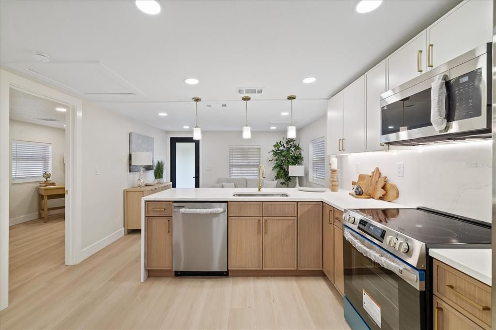 For Sale: $339,900 (3 beds, 2 baths, 1024 Square Feet)