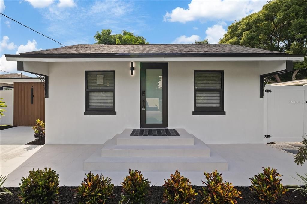 For Sale: $339,900 (3 beds, 2 baths, 1024 Square Feet)