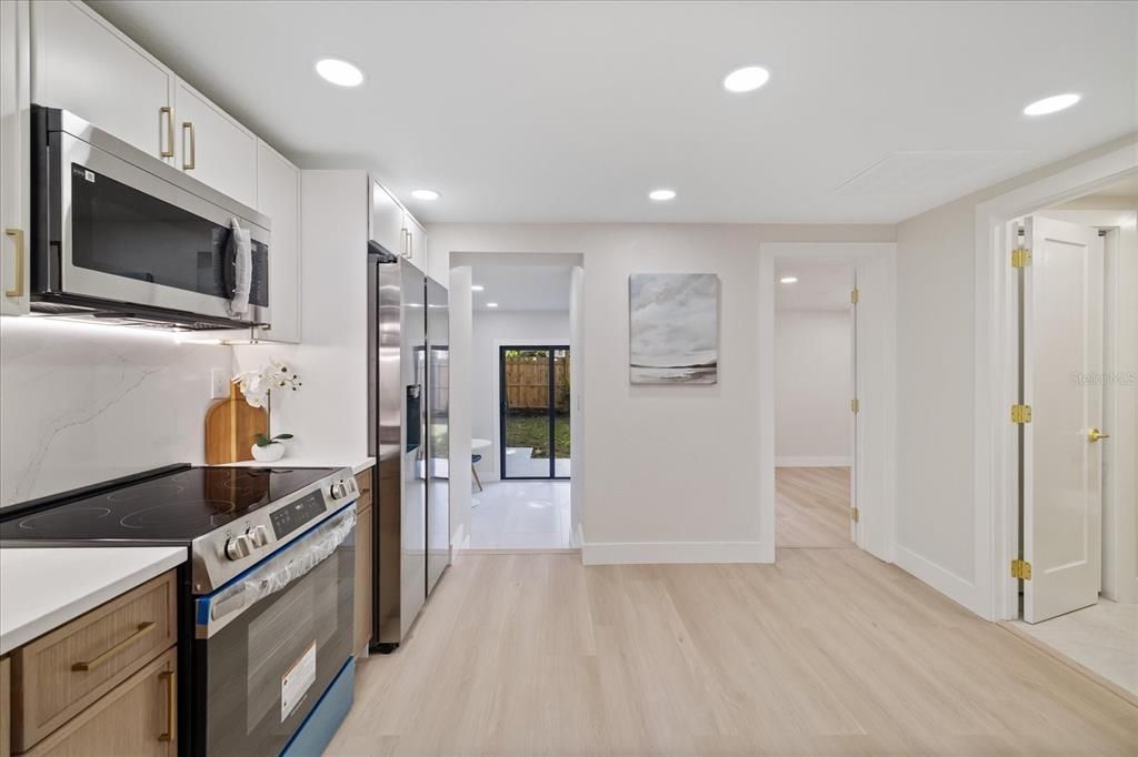 For Sale: $339,900 (3 beds, 2 baths, 1024 Square Feet)