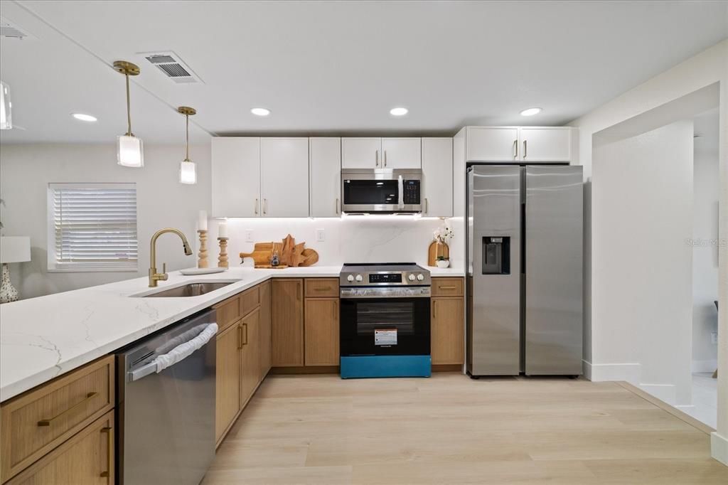 For Sale: $339,900 (3 beds, 2 baths, 1024 Square Feet)