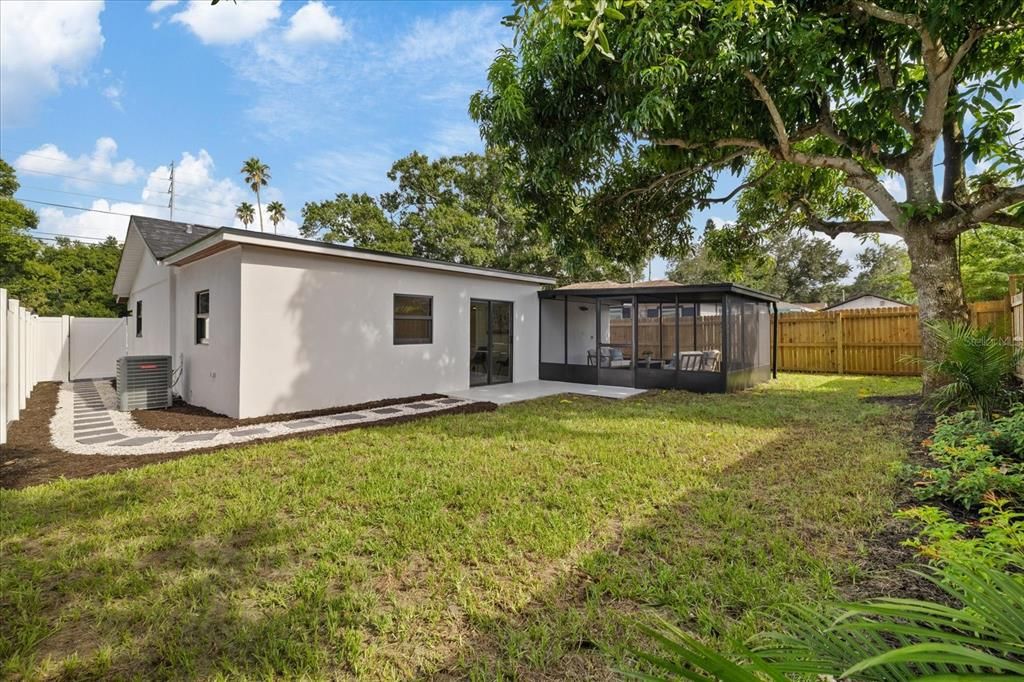 For Sale: $339,900 (3 beds, 2 baths, 1024 Square Feet)