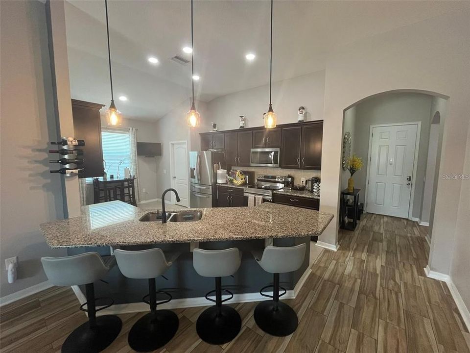 For Rent: $2,600 (4 beds, 2 baths, 1930 Square Feet)