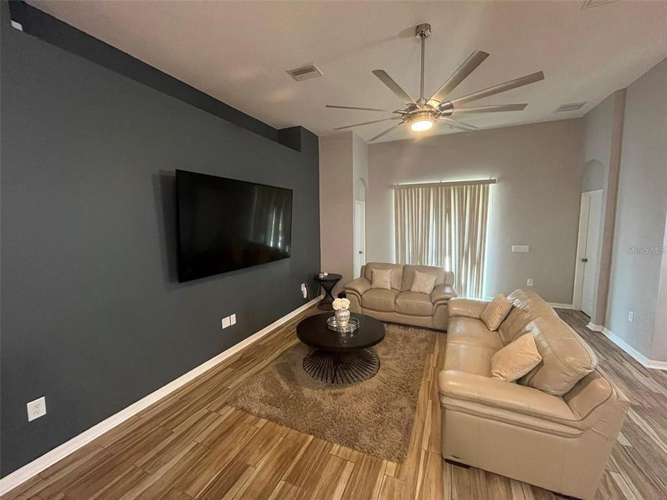 For Rent: $2,600 (4 beds, 2 baths, 1930 Square Feet)