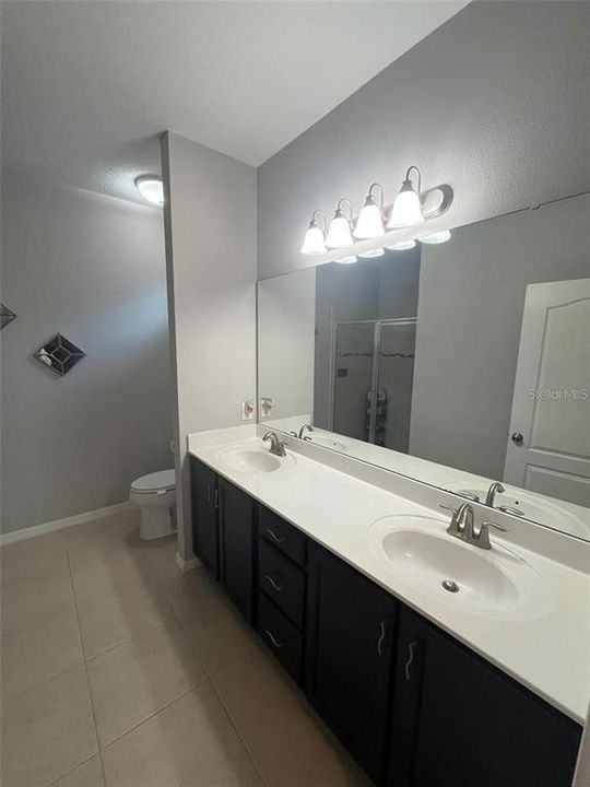 For Rent: $2,600 (4 beds, 2 baths, 1930 Square Feet)