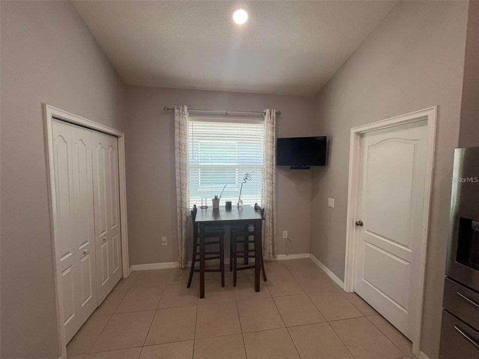 For Rent: $2,600 (4 beds, 2 baths, 1930 Square Feet)