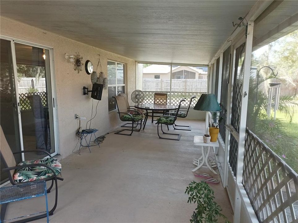 For Sale: $325,700 (4 beds, 2 baths, 2368 Square Feet)