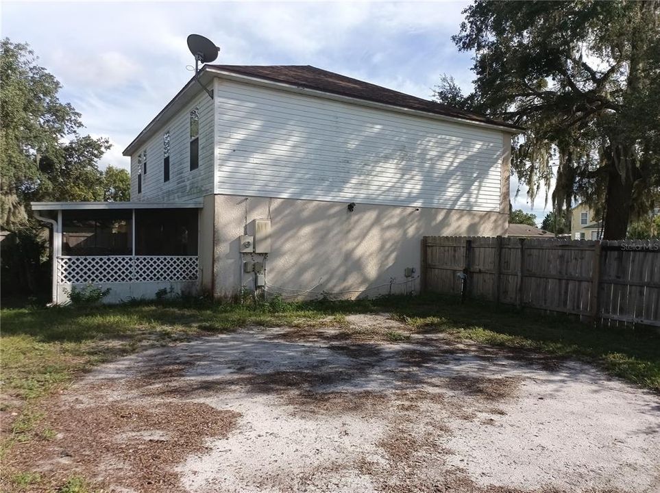 For Sale: $325,700 (4 beds, 2 baths, 2368 Square Feet)