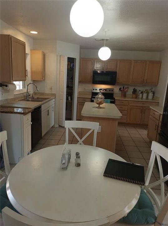 For Sale: $325,700 (4 beds, 2 baths, 2368 Square Feet)