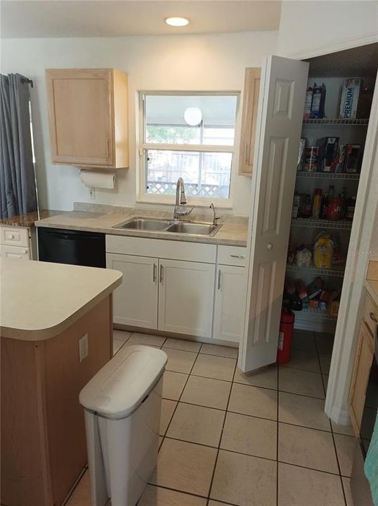 For Sale: $325,700 (4 beds, 2 baths, 2368 Square Feet)