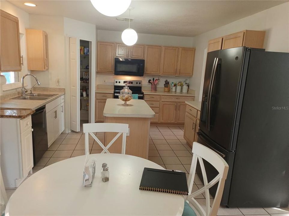 For Sale: $325,700 (4 beds, 2 baths, 2368 Square Feet)