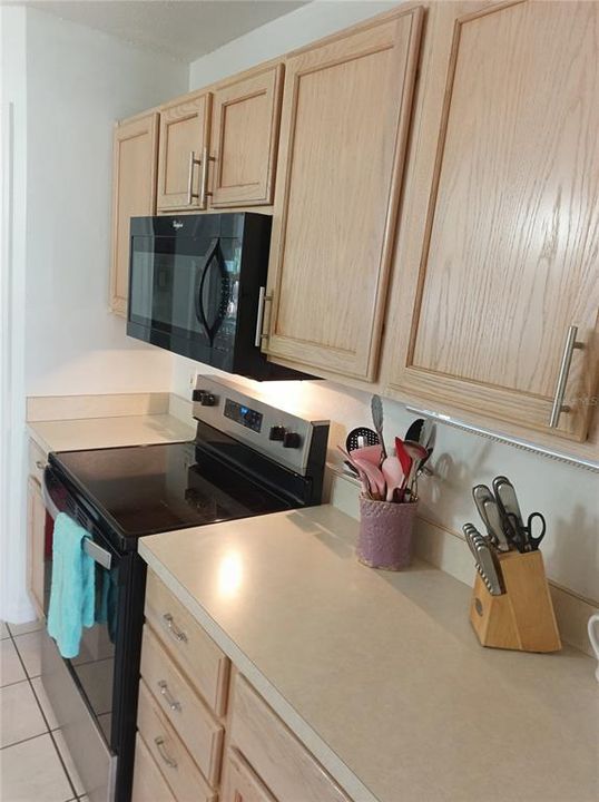 For Sale: $325,700 (4 beds, 2 baths, 2368 Square Feet)
