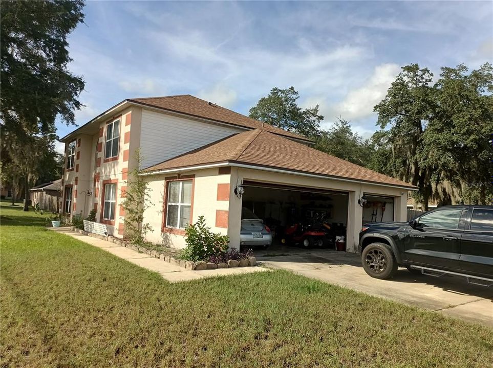 For Sale: $325,700 (4 beds, 2 baths, 2368 Square Feet)