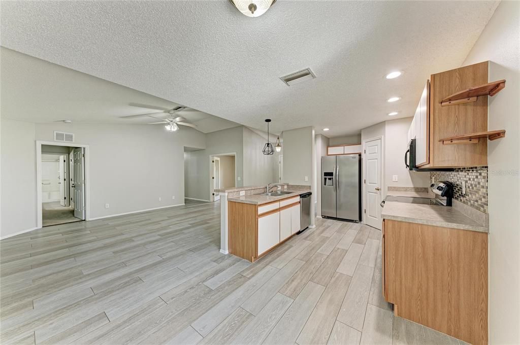 For Rent: $2,350 (4 beds, 2 baths, 1601 Square Feet)