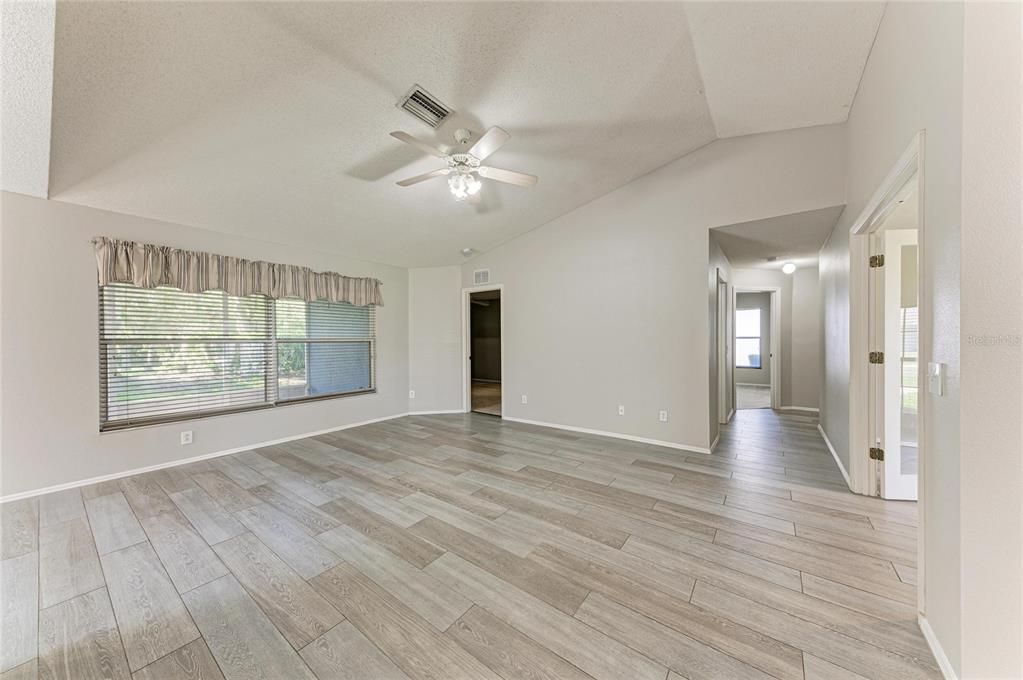 For Rent: $2,350 (4 beds, 2 baths, 1601 Square Feet)
