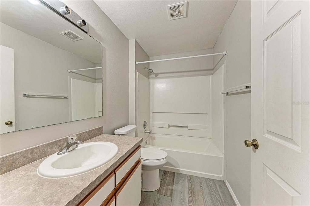For Rent: $2,350 (4 beds, 2 baths, 1601 Square Feet)
