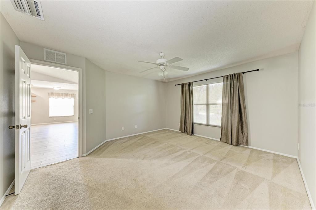 For Rent: $2,350 (4 beds, 2 baths, 1601 Square Feet)