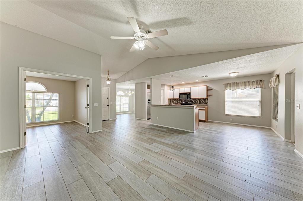 For Rent: $2,350 (4 beds, 2 baths, 1601 Square Feet)