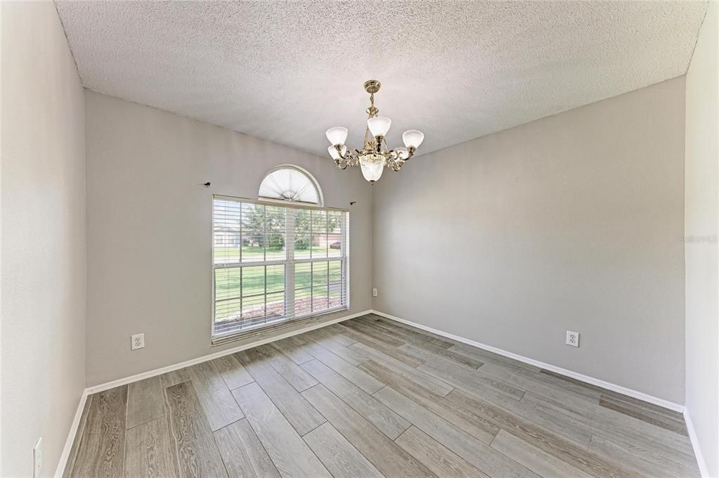 For Rent: $2,350 (4 beds, 2 baths, 1601 Square Feet)