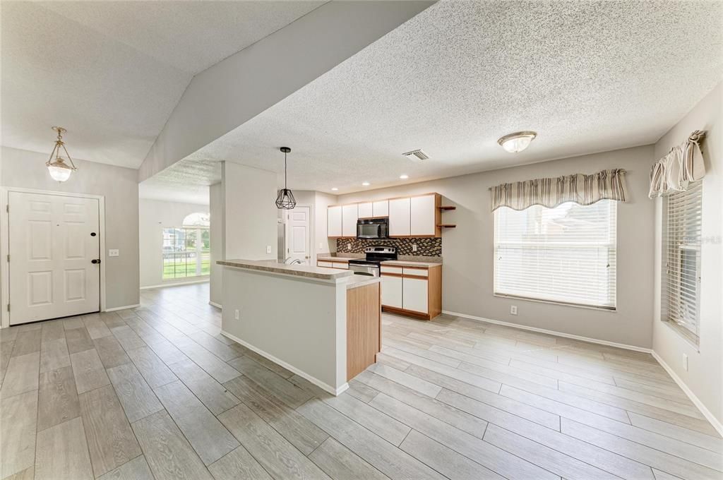 For Rent: $2,350 (4 beds, 2 baths, 1601 Square Feet)